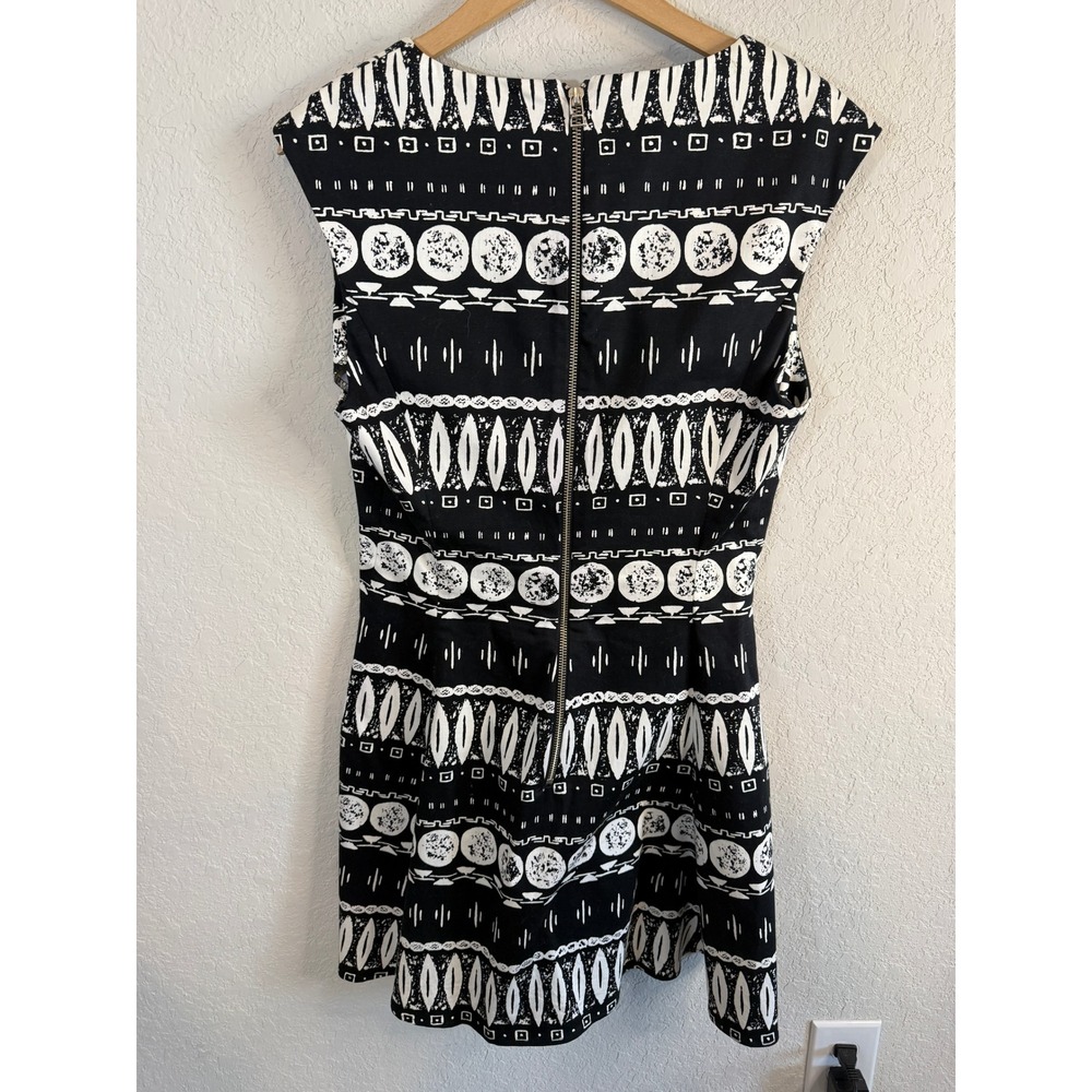 VERONICA BEARD Black White Geometric Print V Neck Sleeveless Dress Size 10 - Picture 4 of 4